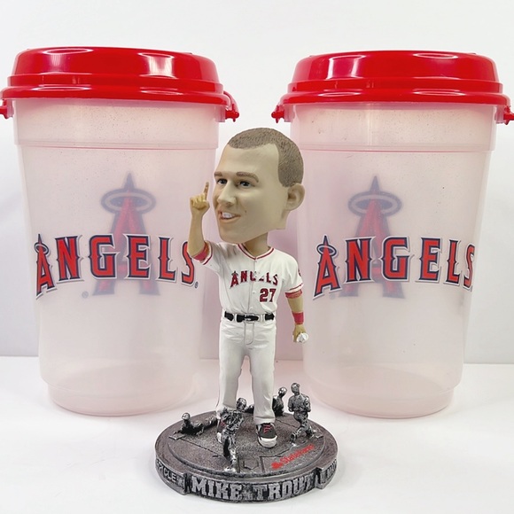 Free Gifts Vintage Mike Trout 27 Bobblehead LA Anaheim Angels & 2 Drink Pitchers - Picture 8 of 8